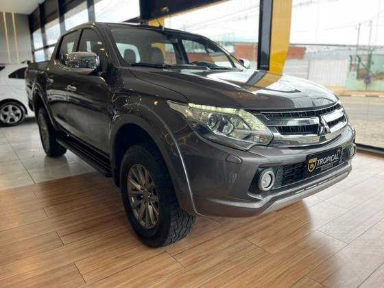 MITSUBISHI L200 TRITON 2.4 16V TURBO DIESEL SPORT HPE-S CD 4P 4X4 AUTOMÁTICO